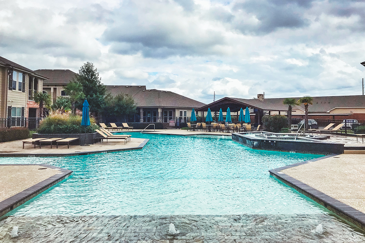 le-rivage-apartment-bossier-pool-side-view